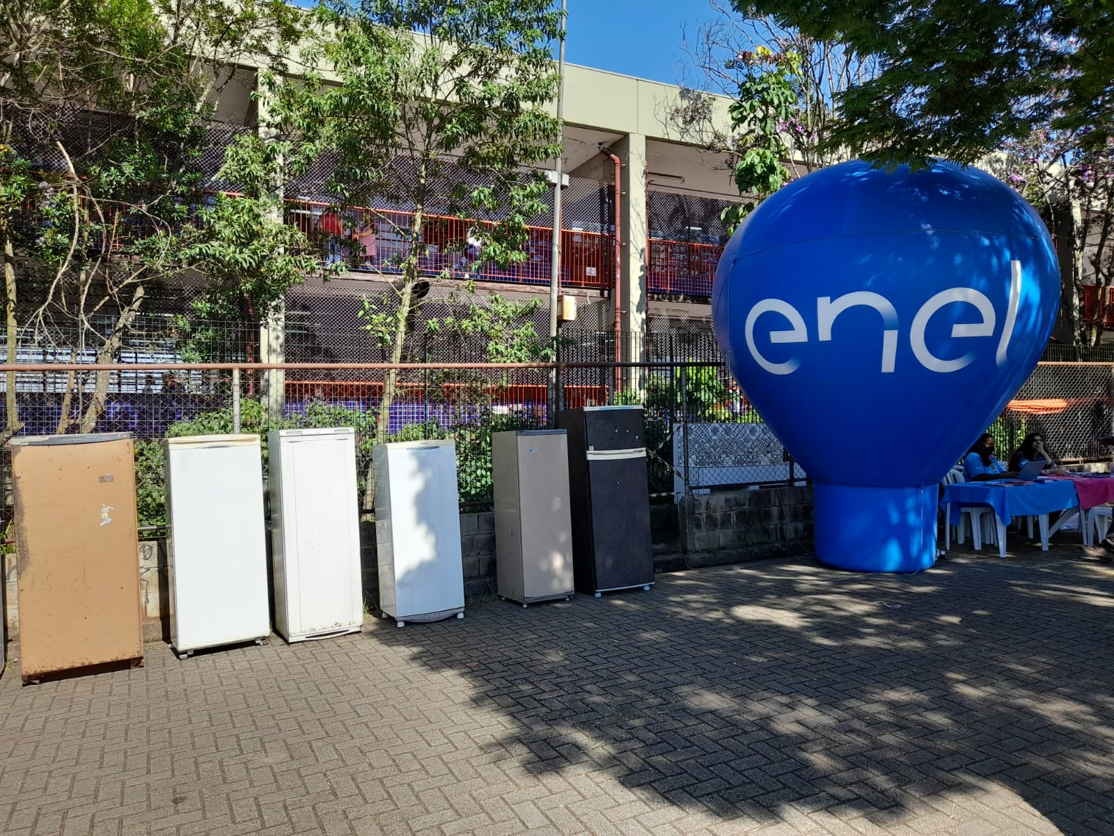 Enel troca 120 geladeiras para moradores do Jardim Regis